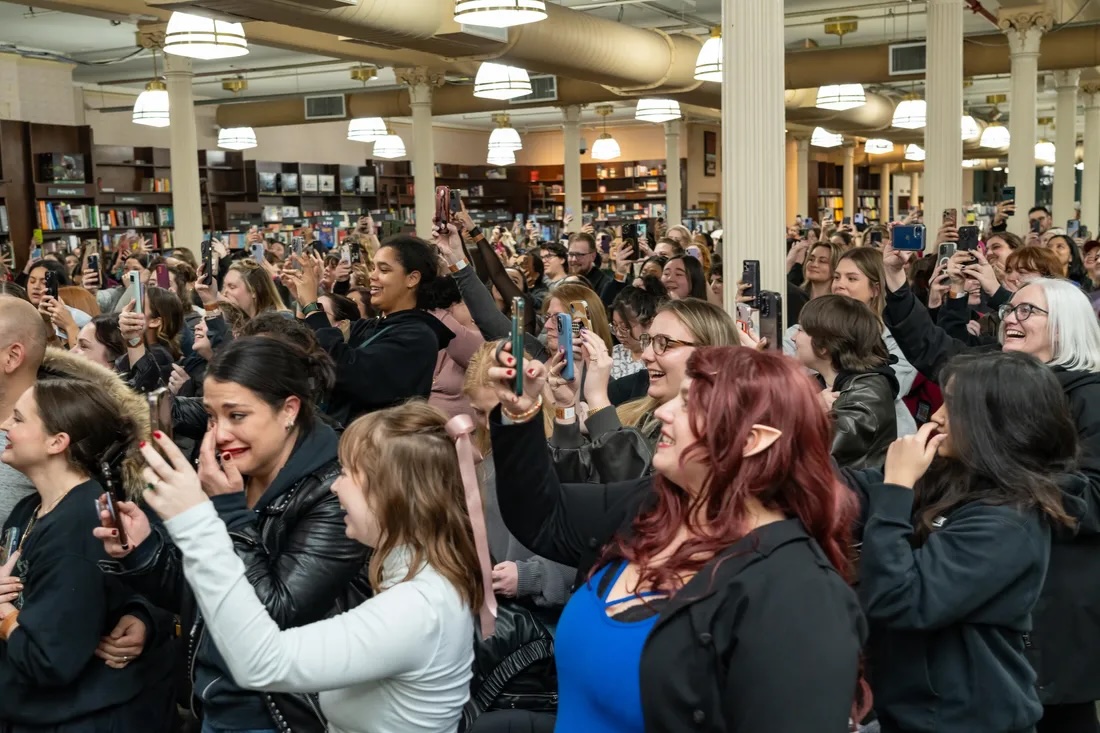 Fans surprised by Sarah J. Maas at Book Club Bar